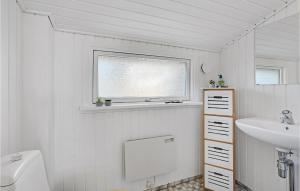 Un baño de Cozy Home In Haderslev With Wifi