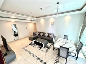Fotografie z fotogalerie ubytování Brand New Marina Opal Huge 1BR v Dubaji
