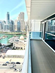 Fotografie z fotogalerie ubytování Brand New Marina Opal Huge 1BR v Dubaji