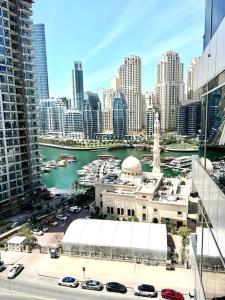 Fotografie z fotogalerie ubytování Brand New Marina Opal Huge 1BR v Dubaji