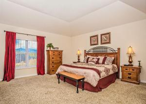 Foto sihtkohas Pigeon Forge asuva majutusasutuse Smokin Views Whispering Pines 651 galeriist +27 fotot