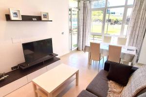 Zdjęcie z galerii obiektu APARTAMENTO PLAYA FOZ CON JARDIN Y PISCINA w mieście Foz
