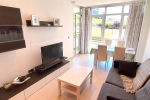 Zdjęcie z galerii obiektu APARTAMENTO PLAYA FOZ CON JARDIN Y PISCINA w mieście Foz