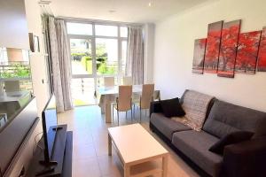 Zdjęcie z galerii obiektu APARTAMENTO PLAYA FOZ CON JARDIN Y PISCINA w mieście Foz