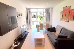 Zdjęcie z galerii obiektu APARTAMENTO PLAYA FOZ CON JARDIN Y PISCINA w mieście Foz