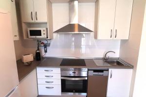 Zdjęcie z galerii obiektu APARTAMENTO PLAYA FOZ CON JARDIN Y PISCINA w mieście Foz