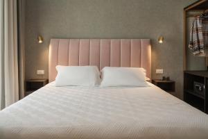Postel nebo postele na pokoji v ubytování Hotel Sole + 37 fotografií