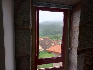 Vista general de una montaña o vista desde la habitación en casa particular 