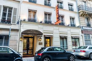 two cars parked in front of a building at Austin's Arts Et Metiers Hotel in Paris