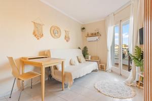 Televízia a/alebo spoločenská miestnosť v ubytovaní WELCS APARTAMENTO 055 EMP con terraza y vistas al canal