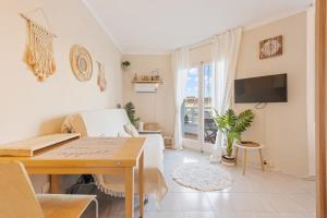 Televízia a/alebo spoločenská miestnosť v ubytovaní WELCS APARTAMENTO 055 EMP con terraza y vistas al canal