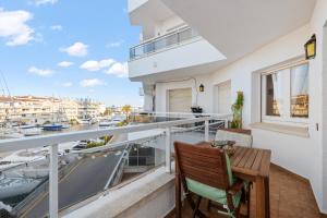 Balkón alebo terasa v ubytovaní WELCS APARTAMENTO 055 EMP con terraza y vistas al canal