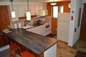 Kuchyň nebo kuchyňský kout v ubytování Beaver Village Unit #0612