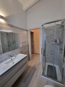 Bilik mandi di Appartamento Caprera +12 gambar