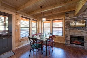 Ảnh trong thư viện ảnh của Woodland Escape ở Pigeon Forge