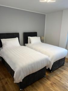 מיטה או מיטות בחדר ב-Inverness Highland Apartment