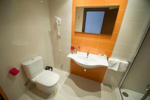 Hospedium Hotel Juan II的一间浴室