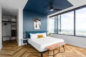 Krevet ili kreveti u jedinici u okviru objekta Mint House Dallas - Downtown