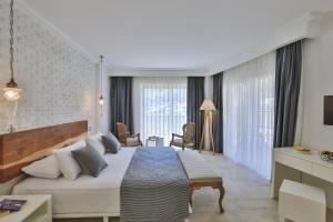 Postel nebo postele na pokoji v ubytování Arnna Hotel