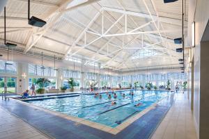 Bazén v ubytování Bayside Resort --- 11029 Destination Drive nebo v jeho okolí