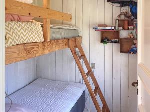Palanda nebo palandy na pokoji v ubytování Holiday home Hovborg XI