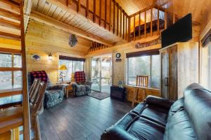 a living room with a couch and chairs in a cabin at North Fork Cabin in Cle Elum