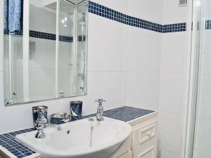 A bathroom at Camomile Cottage 