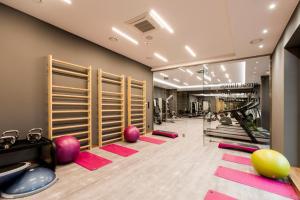 a gym with pilates equipment and pink mats at FALE BAŁTYKU in Gdańsk