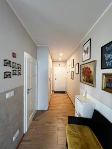 a room with a hallway with a couch and a door at Apartament Zdrojowy 62 K in Nałęczów