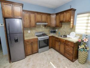 Η κουζίνα ή μικρή κουζίνα στο Cozy San Felipe House - Casa Montaña y Mar.