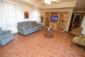 een woonkamer met een bank en een tv bij El Dorado Ranch San Felipe - Casa Rocky Point Vacation Rental with Private Pool in San Felipe