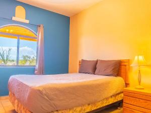 a bedroom with a bed and a window at 2BR /2BA Family Vacation Home with WiFi in Playa Hawaii