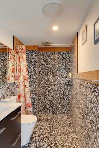 a bathroom with a shower with a toilet and a sink at Highgate Hills NEW 3Bed Apartment Close to City in Brisbane