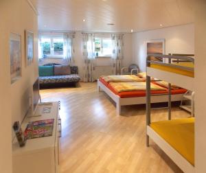 Postel nebo postele na pokoji v ubytování Gästehaus ALBA - garantiert Tickets für Rulantica und Europa Park über uns