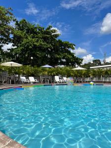 Bazén v ubytování Hotel TACALOA INN EXPERIENCE nebo v jeho okolí