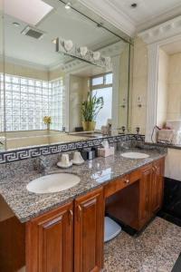 a bathroom with two sinks and a large mirror at South Vancouver home 15mins from airport/20mins from DT in Vancouver