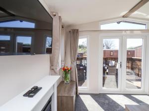 Kuchyň nebo kuchyňský kout v ubytování Mayflower Lodge + 22 fotografií