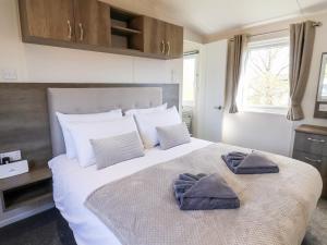 Postel nebo postele na pokoji v ubytování Mayflower Lodge