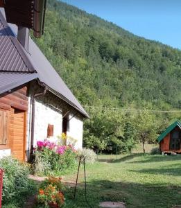 Nespecifikovaný výhled na hory nebo výhled na hory při pohledu z prázdninového areálu + 37 fotografií