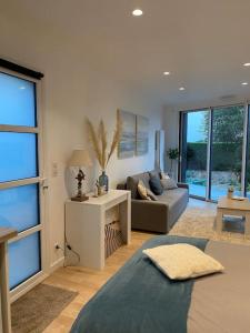 Zdjęcie z galerii obiektu L’Annexe Studio indépendant avec vue sur jardin w mieście Crévin