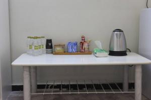 a white table with a blender on top of it at شقة خاصة للعائلات فقط in Al Madinah