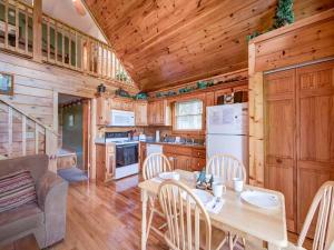 a kitchen and dining room with a table and chairs at Cub’s Cove, 1 Bedroom, Near Downtown, View, Jetted Tub, WiFi, Sleeps 4 in Gatlinburg