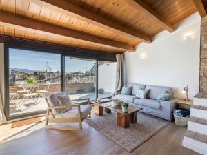 a living room with a couch and a table at Cal Rellotger de Solsona in Solsona