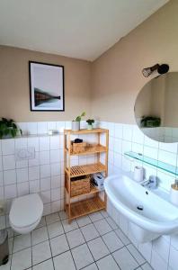 Ένα μπάνιο στο Feel-good apartment close to the city