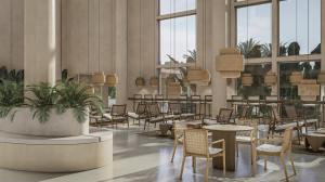 un vestíbulo con mesas, sillas y plantas en Orlando Vitality Hotel en Orlando