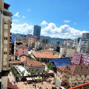 una vista aerea di una città con edifici di @Bazaar a Tirana
