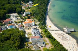 an aerial view of a beach and the ocean at Appartements Am Selliner Hochufer - wenige Gehminuten zum Strand in Ostseebad Sellin