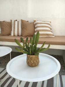 A seating area at Cozy house with backyard at Iraklio Attikis