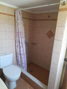 Et badeværelse på Cozy House Spetses + 6 billeder