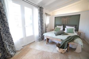 Posteľ alebo postele v izbe v ubytovaní La Bastide du Mûrier